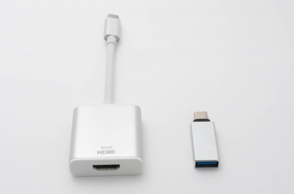 USB-C to USB-AアダプターとHDMIアダプター
