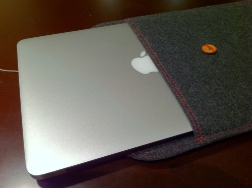 ケースに入った MacBook Air