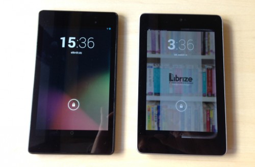 左が Nexus 7（2013）、右が 下北沢オープンソースCafe の Nexus 7（2012）